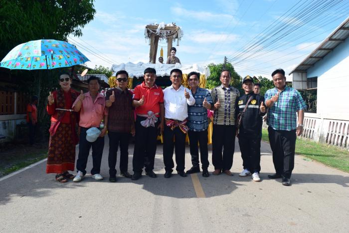 เทศบาลตำบลกุดกว้างโดยคณะผู้บริหาร ร่วมงานแห่เทียนเข้าพรรษา ณ โรงเรียนบ้านโนนฟันเรือ 